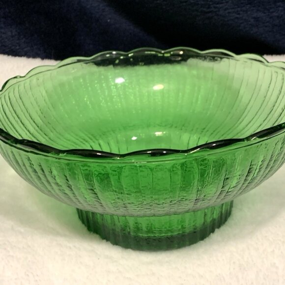 EO Brody Co Green Glass Ribbed Pedestal Bowl Scallop Edge M2000-Vintage-3" Tall. - Picture 1 of 7